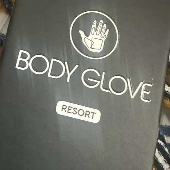 NWT BODY STRIPPED COLD SHOULDER DRESS WOMEN SIZE LARGE LARGE - Picture 7 of 10